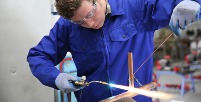 School leavers 'should consider apprenticeships' image