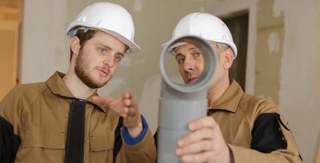 FMB research reveals that construction apprentices can earn more than university graduates image