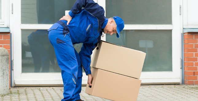 HSE warns employers against investing in off-the-shelf manual handling training image