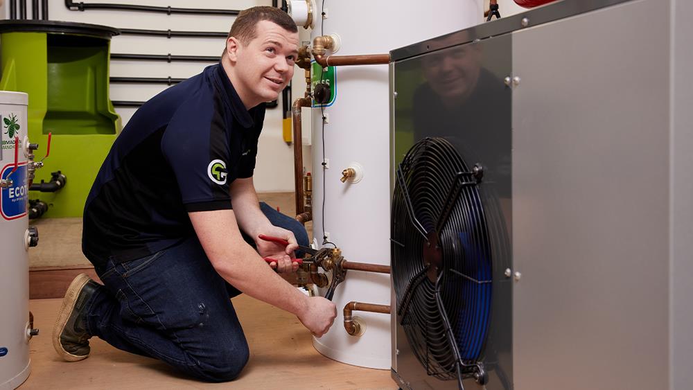 First-ever heat pump apprenticeship receives government funding image