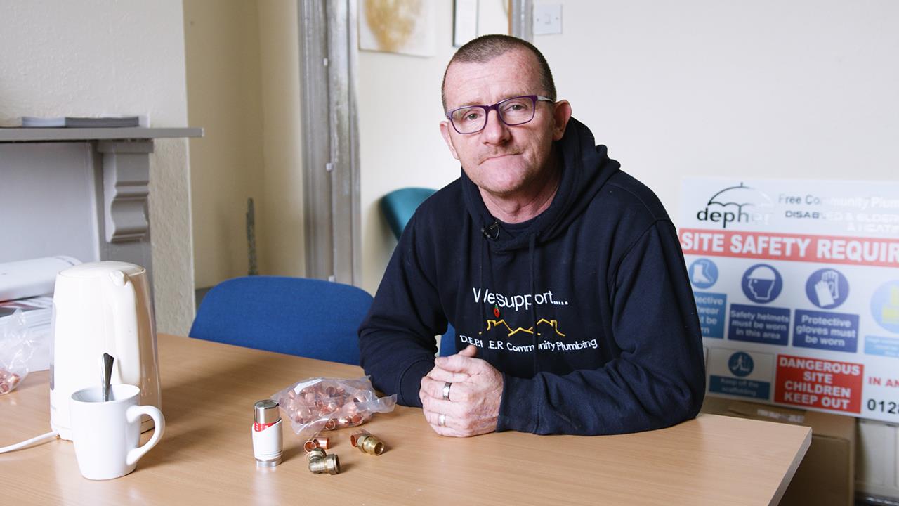 One man's mission to keep vulnerable people warm image