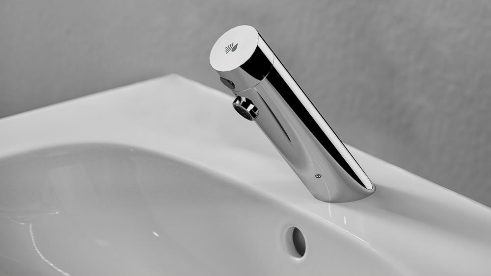 Easy to install touchless taps from Armitage Shanks image