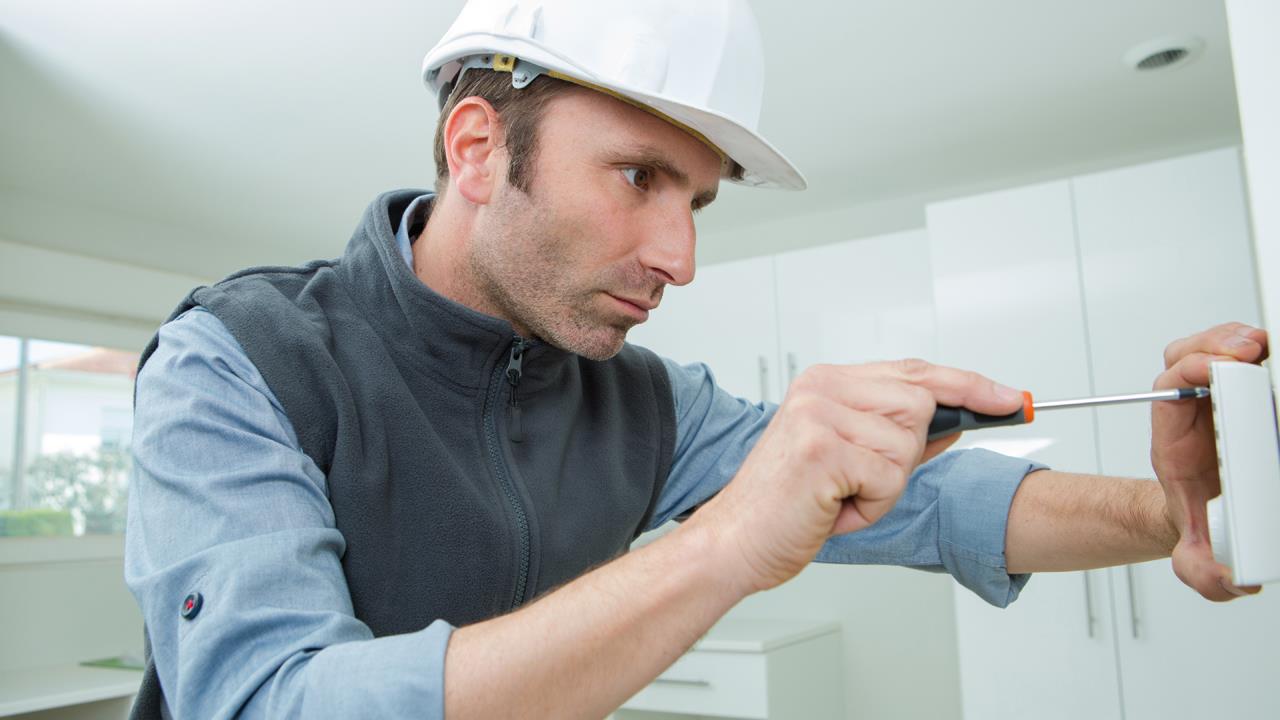 Thermostats should always be installed by a qualified heating engineer image