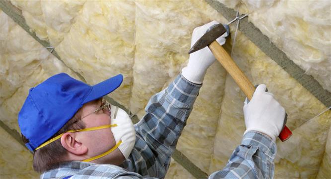 Introduce mandatory insulation for every UK home, report says image