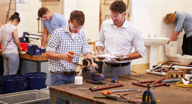Report brands poor quality apprenticeships waste of funds image
