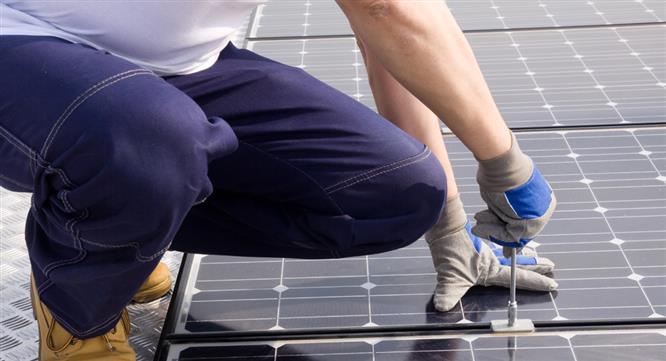 Keeping the solar industry fighting fit image
