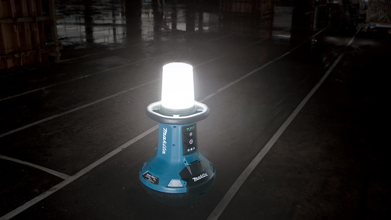 Makita launches new self-righting site light image