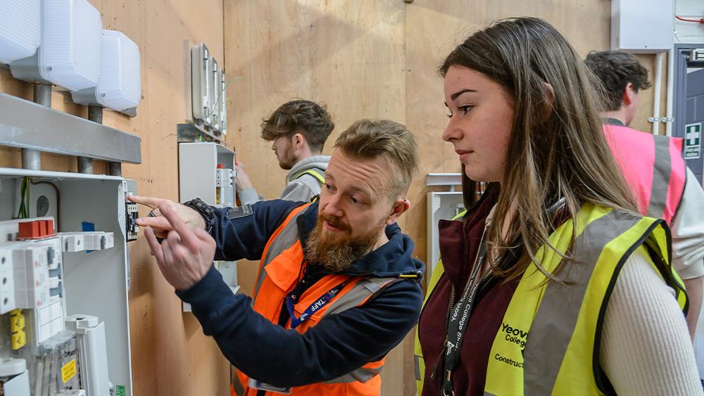 Screwfix launches ‘Trade Link’ to help tradespeople taking on apprentices image