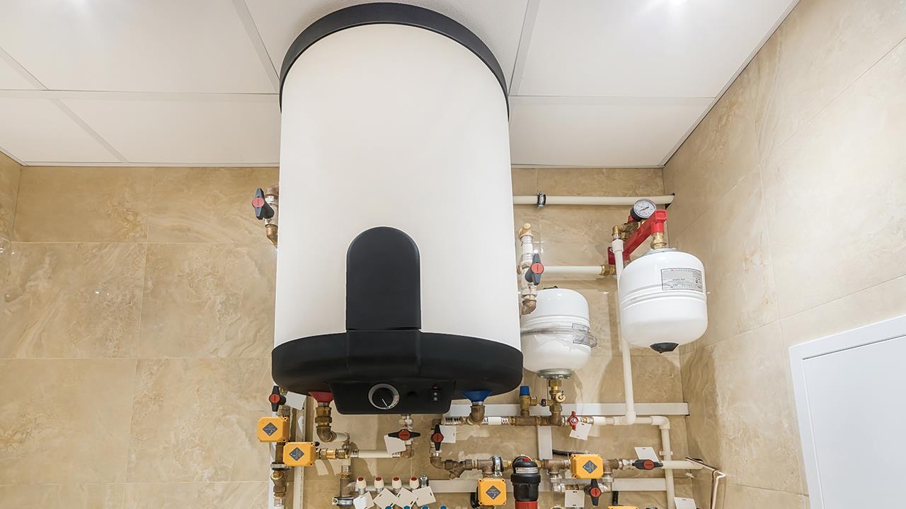 Hot water storage and how it can help the UK achieve net-zero carbon image